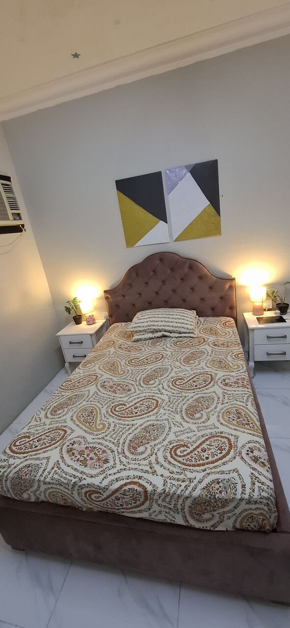 Riyadh, Furniture, SAR 650,  Selling: Queen Bed With Mattress And 2 Side Tables