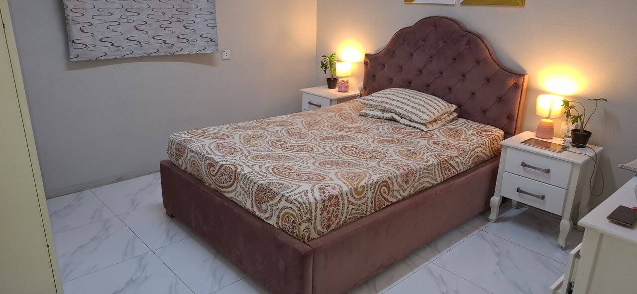 Riyadh, Furniture, SAR 650,  Selling: Queen Bed With Mattress And 2 Side Tables
