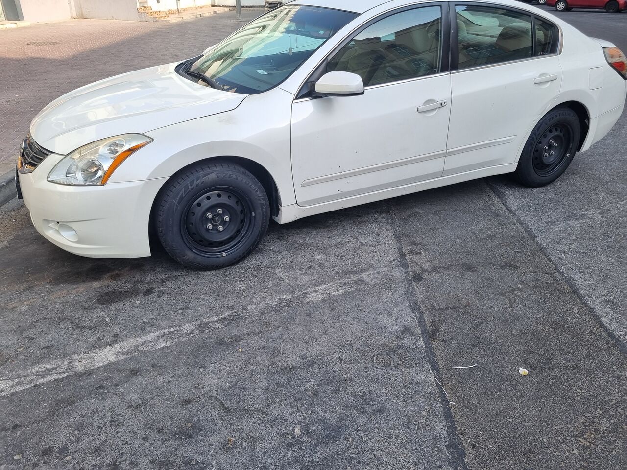 Manama, Vehicles, Cars & Trucks , BHD 1400,  Nissan Altima,  2012,  Automatic,  200000 KM,  Altima Nissan  For Sale
