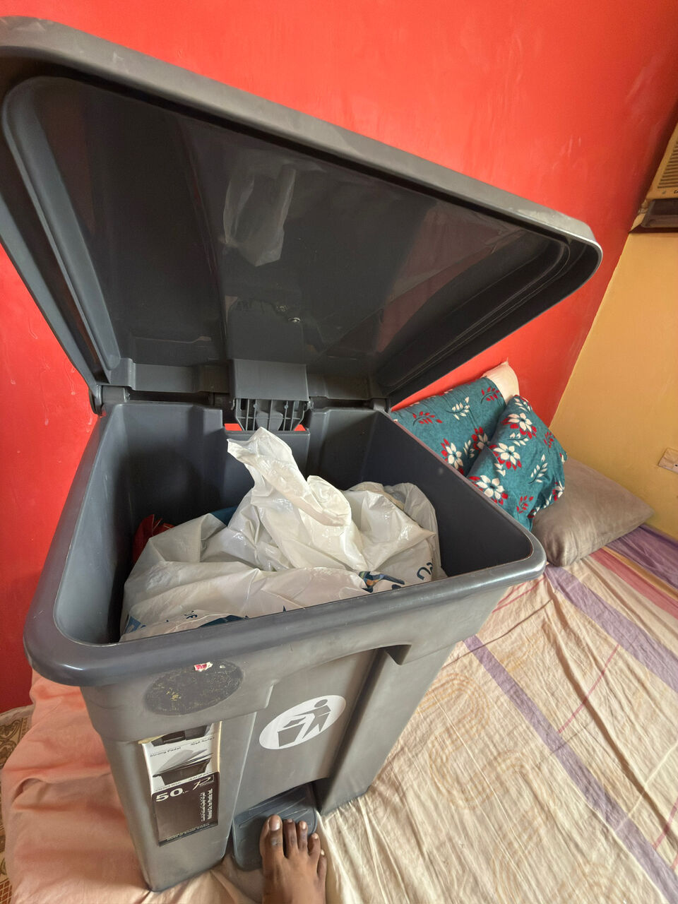 Al Aziziyah, Household Items, SAR 40,  Rarely Used Big Trash Bin With Pedal Open 0504526570