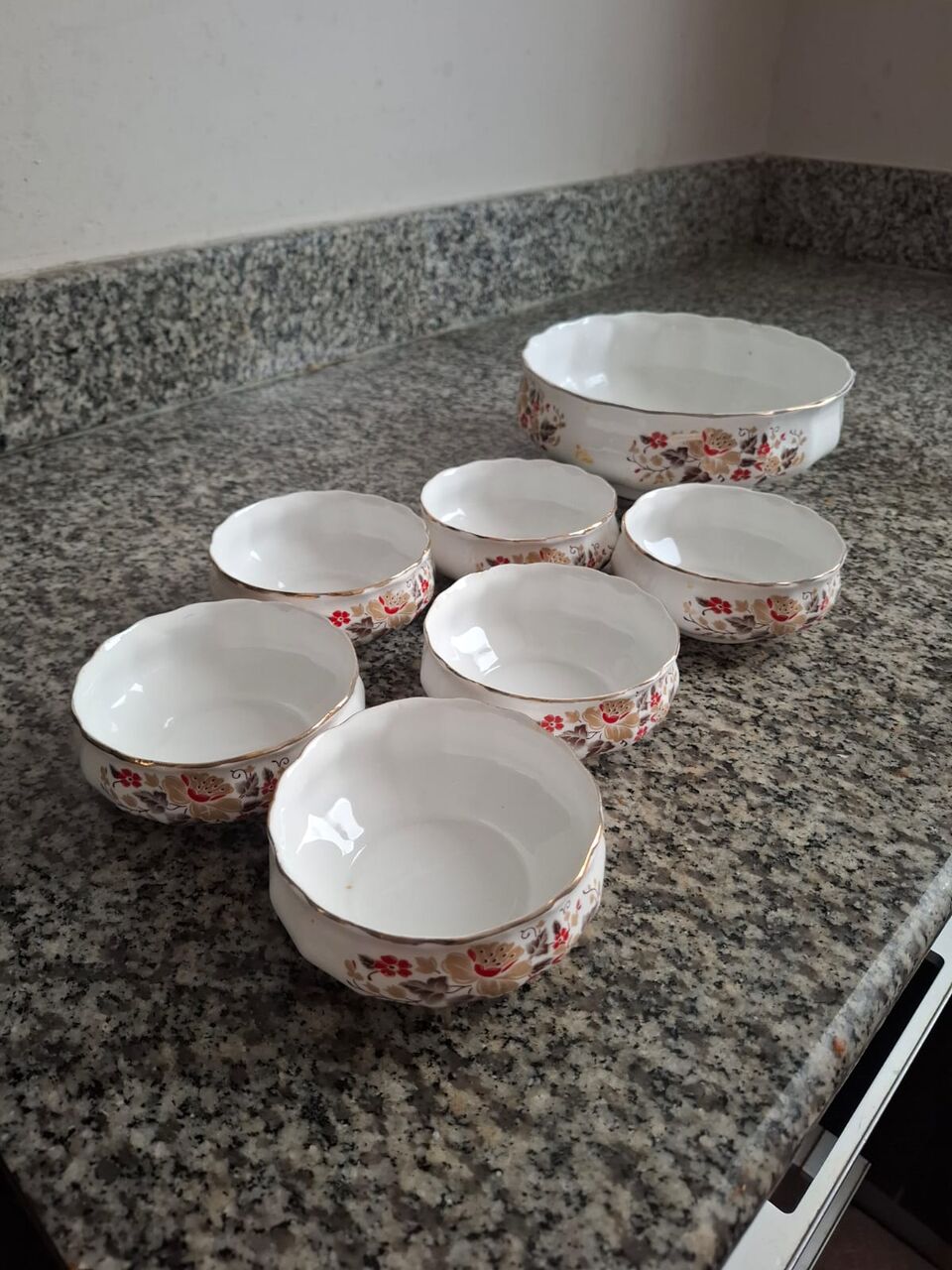 Hidd, Household Items, BHD 1,  Glass Dinner Set And Other Glassware For Sale