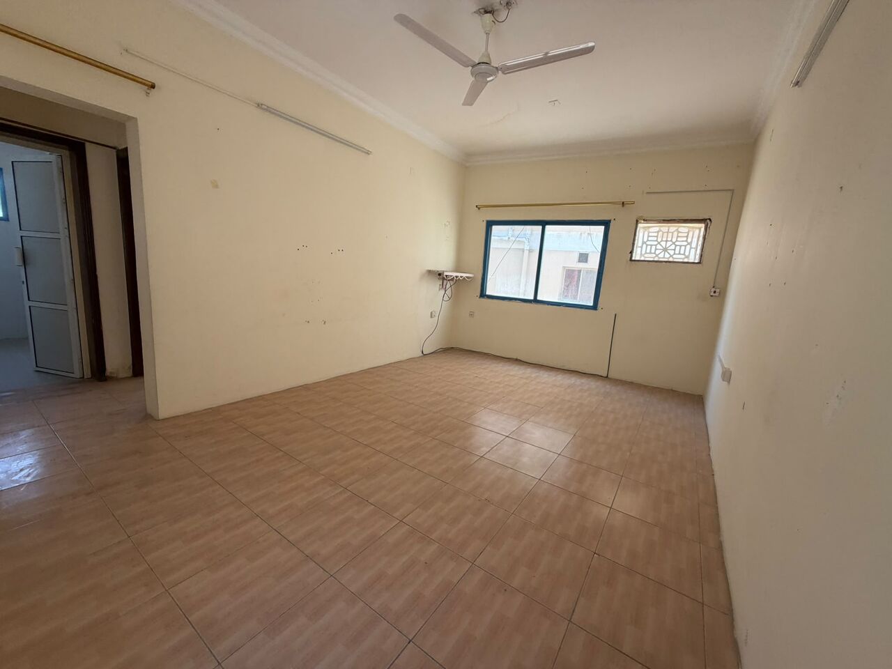 Salmaniya, Apartments, Flats, Houses & Villas, BHD 190/month,  2 BR,  Unfurnished Apartment For Rent In Salmaniya