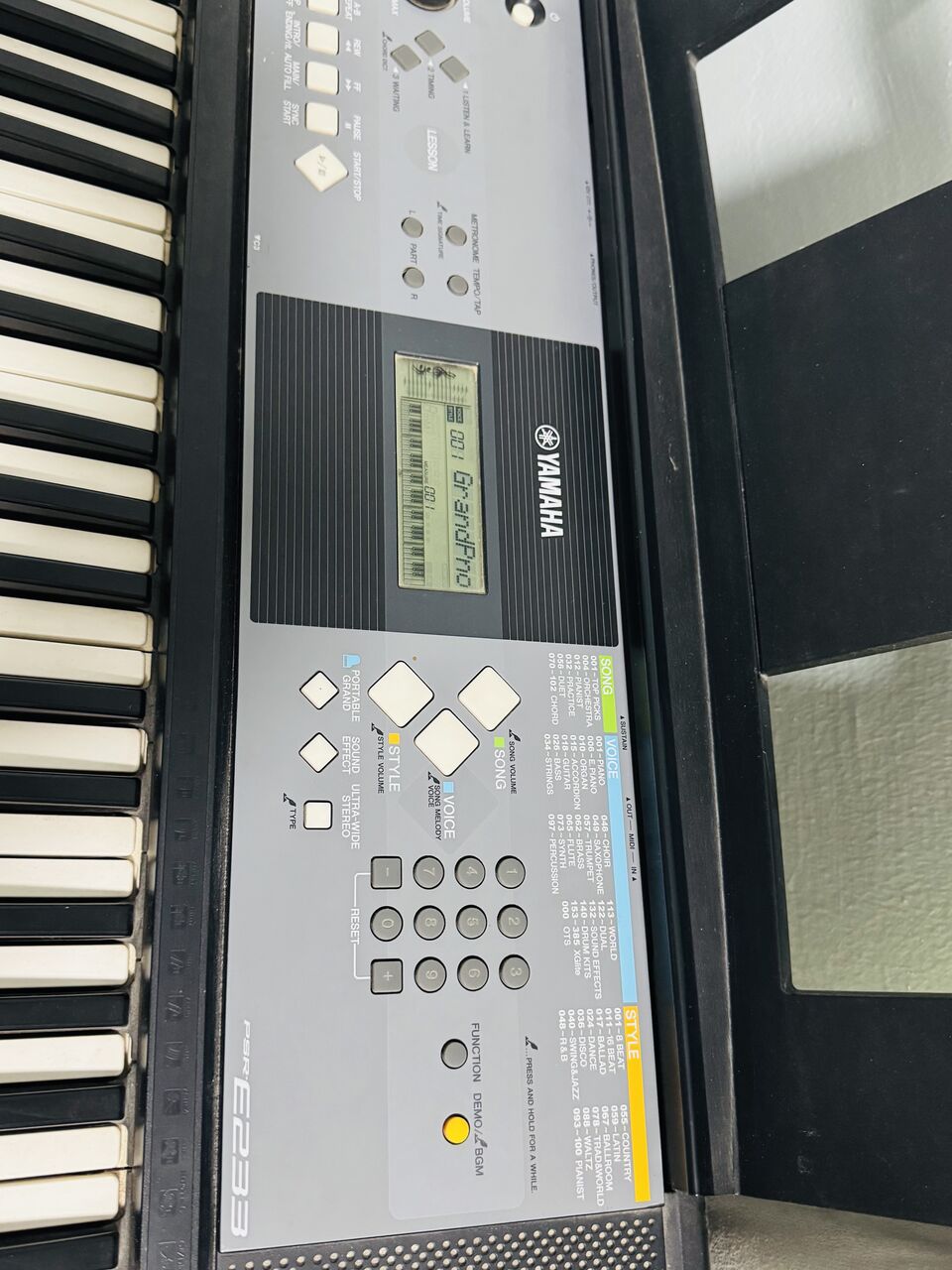 Dammam, Musical Instruments, SAR 750,  Yamaha Keyboard With Stand, Speaker With Cordless Mic And Guitar