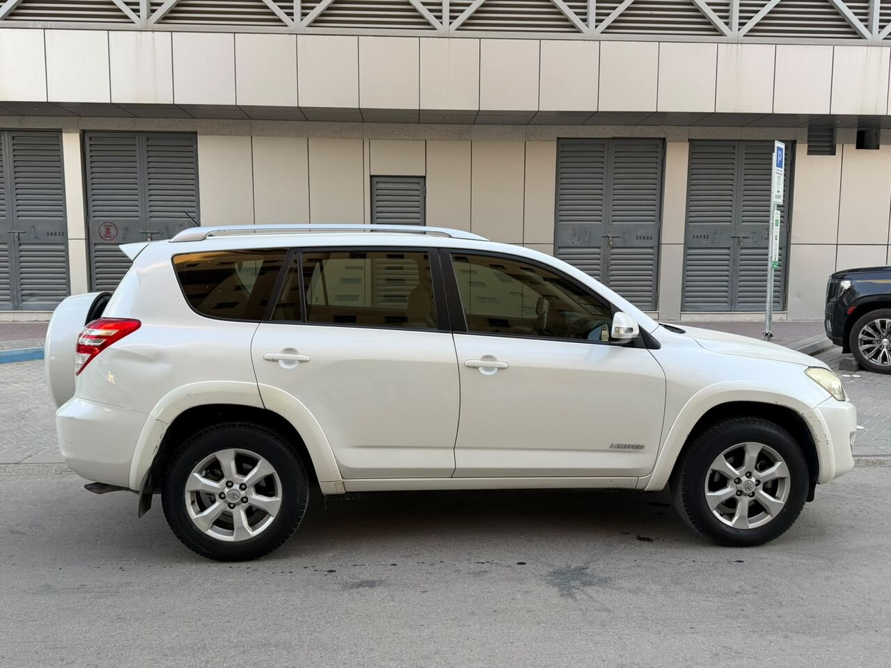 Riyadh, Vehicles, Cars & Trucks , SAR 30000,  Toyota RAV4,  2012,  Automatic,  178689 KM,    Full Option (Limited Edition) &ndash; For Sale