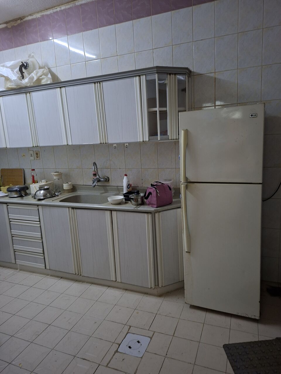Al Rabie, Apartments, Flats, Houses & Villas, SAR 750/year,  2 BR,  I Am Offering Furnished Room For Executive Bachelors Room
