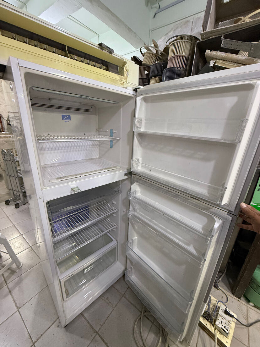 Al Wizarat, Appliances, SAR 699,  HITACHI FRONT JET FREEZING FOR SALE