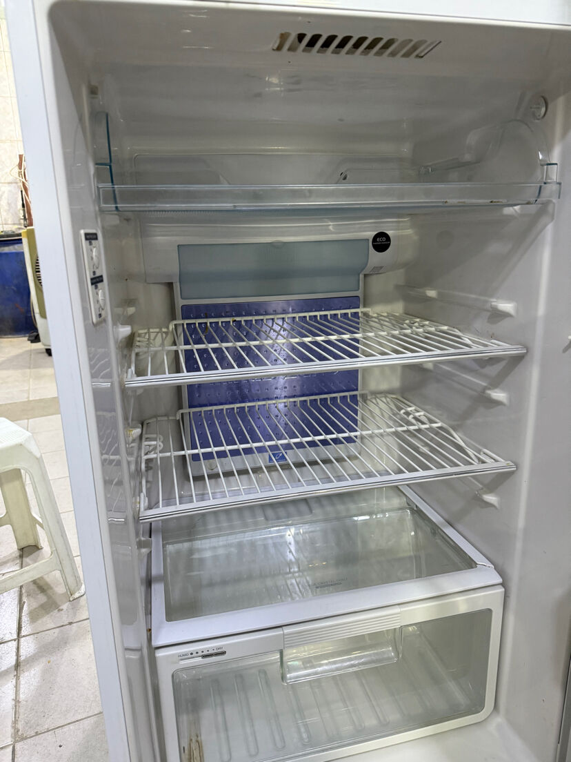 Al Wizarat, Appliances, SAR 699,  HITACHI FRONT JET FREEZING FOR SALE