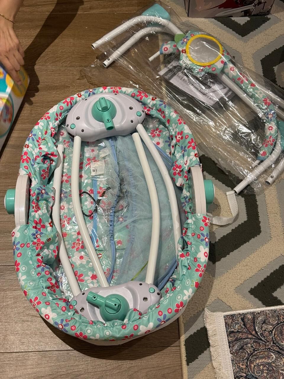 Al Murabba, Baby & Kid Stuff, SAR 130,  Baby Electric Cradle/Swing And Baby Rocker/Bouncer FOR SALE ONLY 130 RIYALS TOGETHER