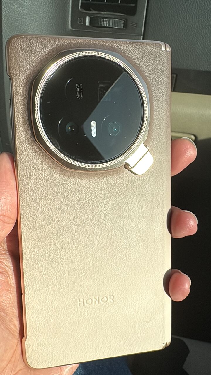 Riyadh, Mobile Phones, SAR 4700,  Honor Magic V5. Brand New Phone 10/10. Complete With Box