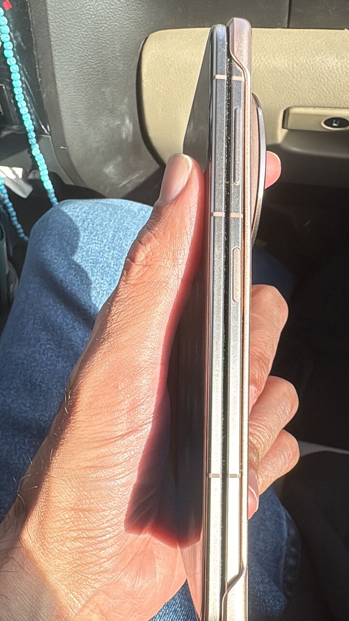 Riyadh, Mobile Phones, SAR 4700,  Honor Magic V5. Brand New Phone 10/10. Complete With Box