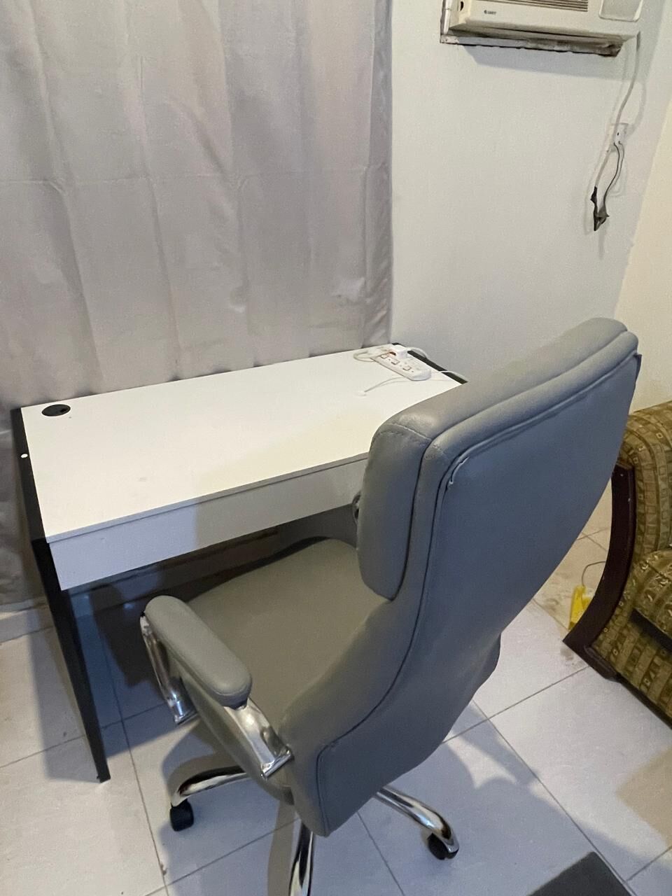 Jeddah, Furniture, SAR 250,  Desk And Office Chair