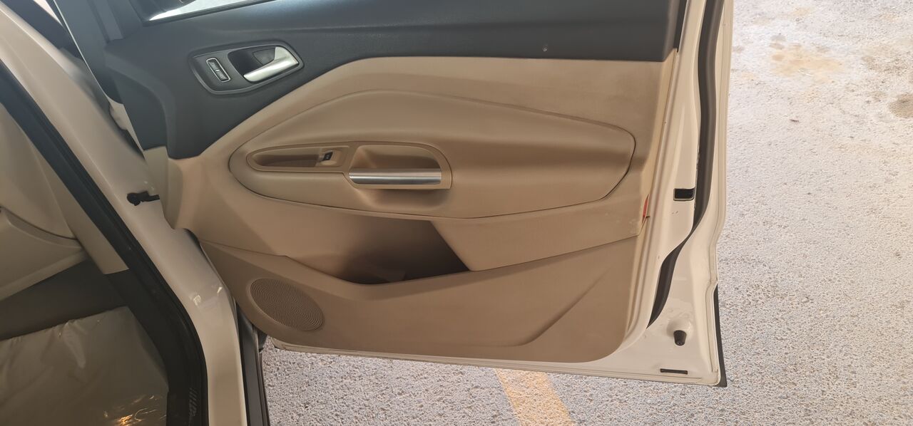 Riyadh, Vehicles, Cars & Trucks , SAR 40000,  Ford Escape,  2014,  Automatic,  281000 KM,