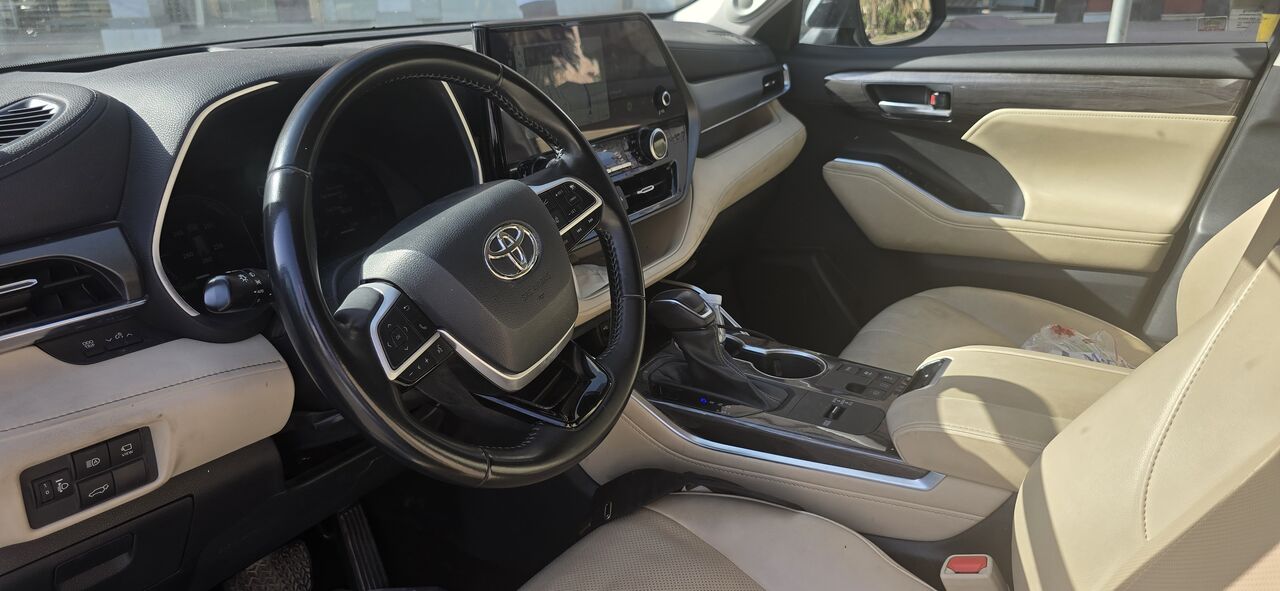 Riyadh, Vehicles, Cars & Trucks , SAR 117000,  Toyota Highlander Limited 2023,  2023,  Automatic,  175000 KM,