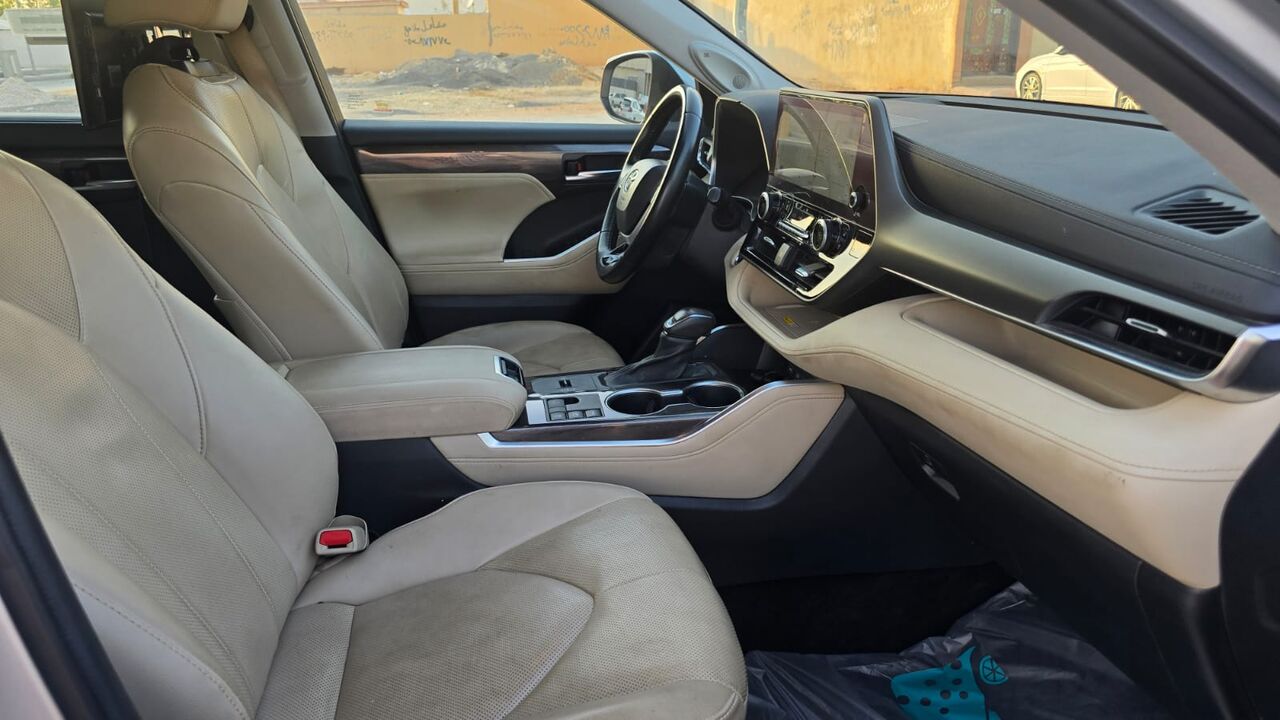 Riyadh, Vehicles, Cars & Trucks , SAR 117000,  Toyota Highlander Limited 2023,  2023,  Automatic,  175000 KM,