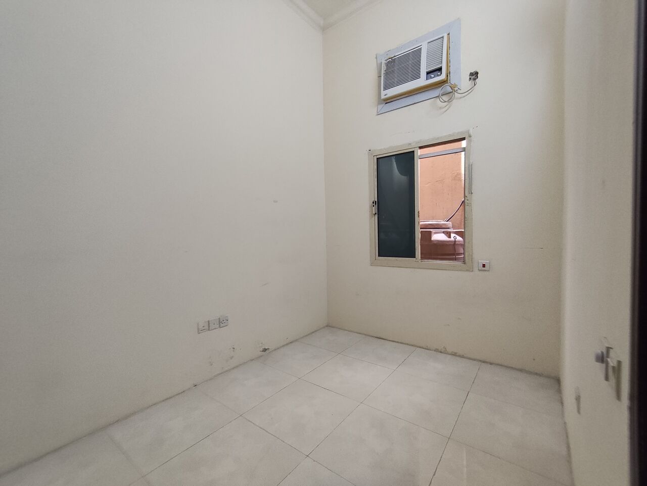 Segaya, Apartments, Flats, Houses & Villas, BHD 75/year,  1 BR,  Sagaya:- Groundfloor Studio Flat On Rent With Ac..