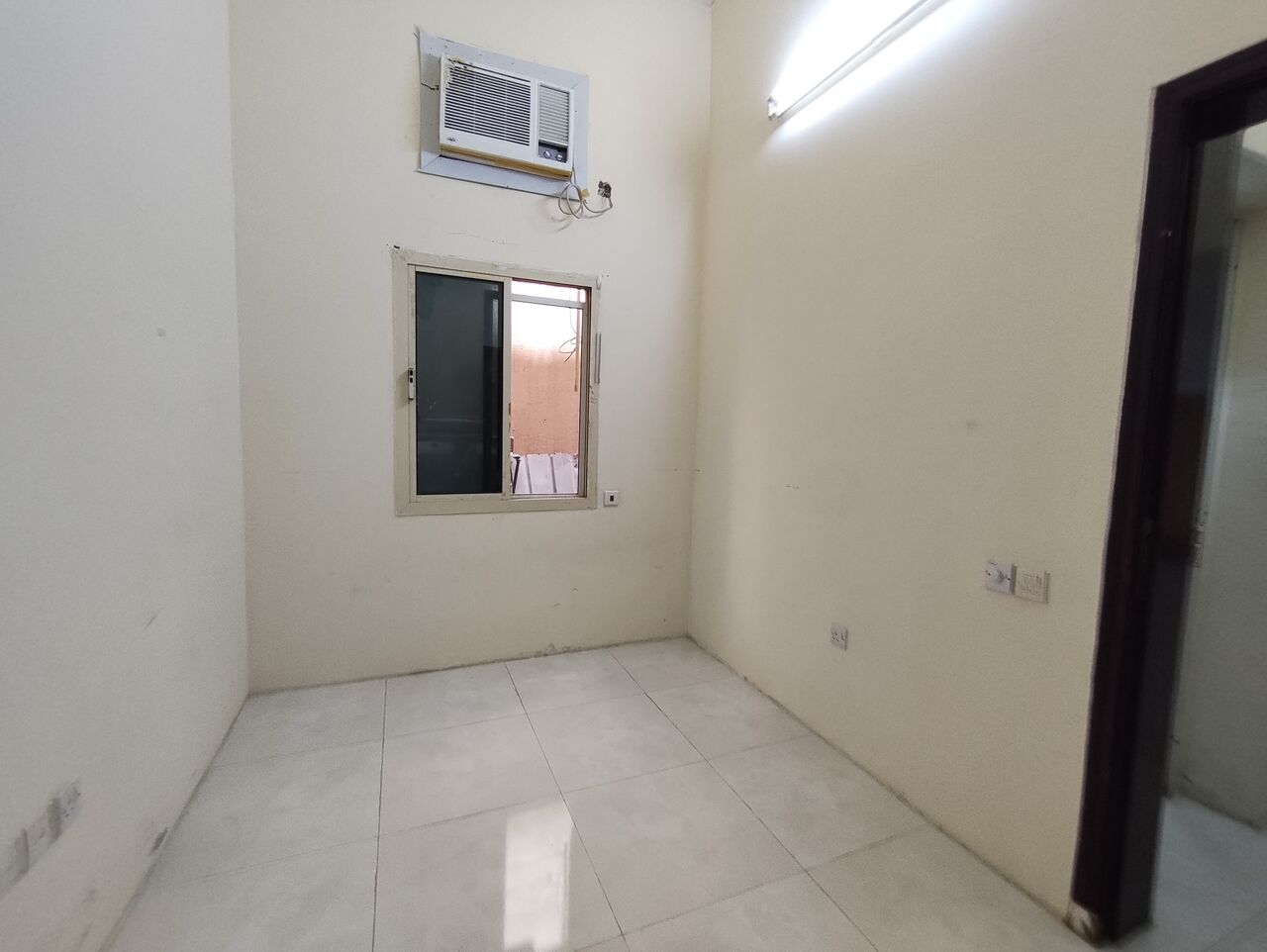 Segaya, Apartments, Flats, Houses & Villas, BHD 75/year,  1 BR,  Sagaya:- Groundfloor Studio Flat On Rent With Ac..