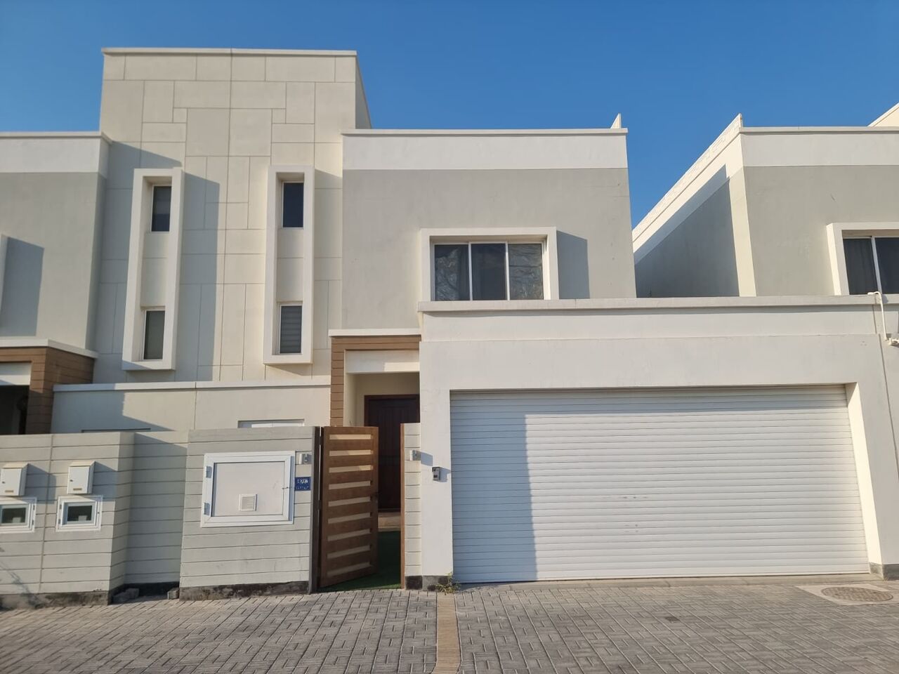 Amwaj Islands, Villas, BHD 550,  Furnished,  220 Sq. Meter,  Beautiful 3 Bedrooms + Maid Room Fully Furnished Villa In Diyar Al Muharraq