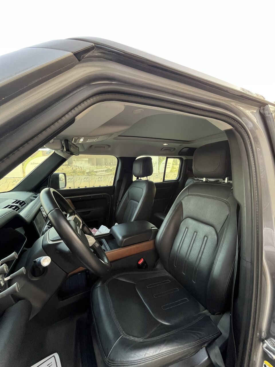 Riyadh, Vehicles, Cars & Trucks , SAR 188,  Land Rover Defender 110,  2020,  Automatic,  137000 KM,   HSE P400 I6