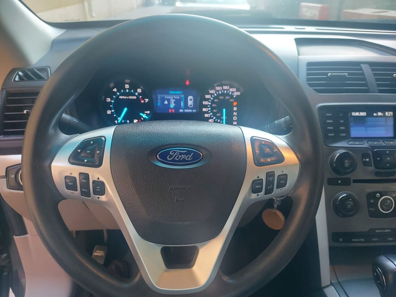 Jeddah, Vehicles, Cars & Trucks , SAR 30000,  Ford Explorer,  2013,  Automatic,  260000 KM,    Standard (jeddah-Makkah)