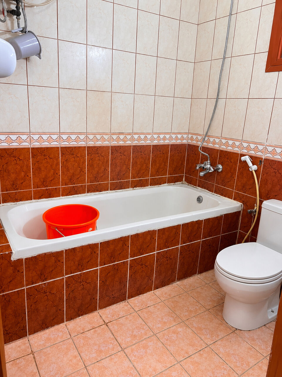 Salmaniya, Rooms for Rent, BHD 100/month,  Room Available For Rent