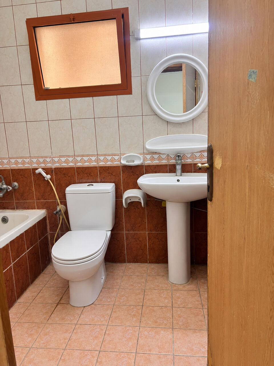 Salmaniya, Rooms for Rent, BHD 100/month,  Room Available For Rent