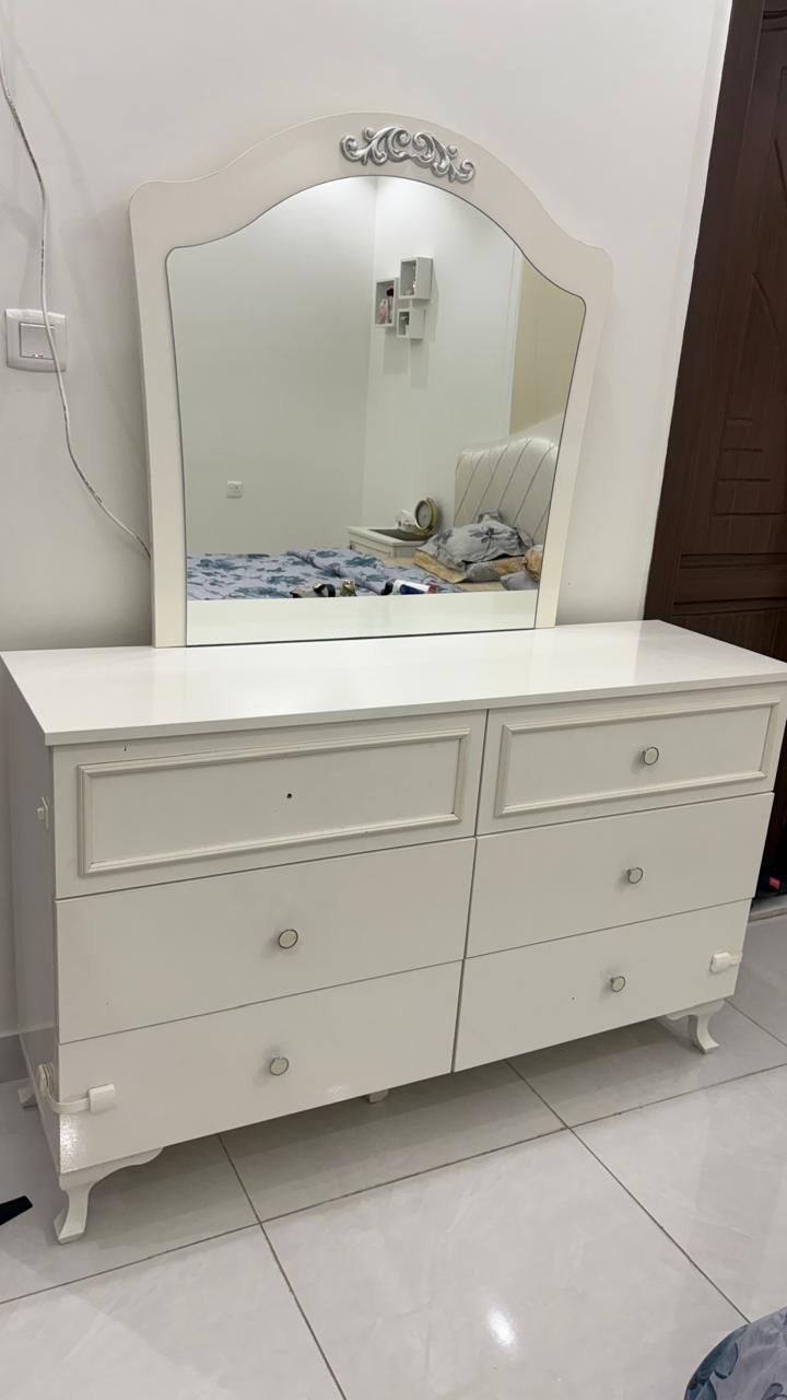 Al Faisaliyah, Furniture, SAR 1500,  5 Pieces Bed Set With Cupboard