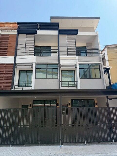 Bangkok, Real Estate For Sale, THB 3690000,  3 BR,  17 Sq. Feet,  3-story Townhome For Sale, Signature Project, Watcharaphon Road, Soi Watcharaphon 2,