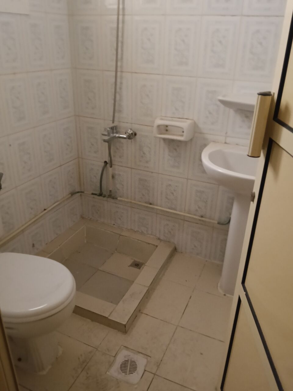 Gudaibiya, Apartments, Flats, Houses & Villas, BHD 150/month,  2 BR,  2 Bedroom Unfurnished Flat For Rent Without Ewa