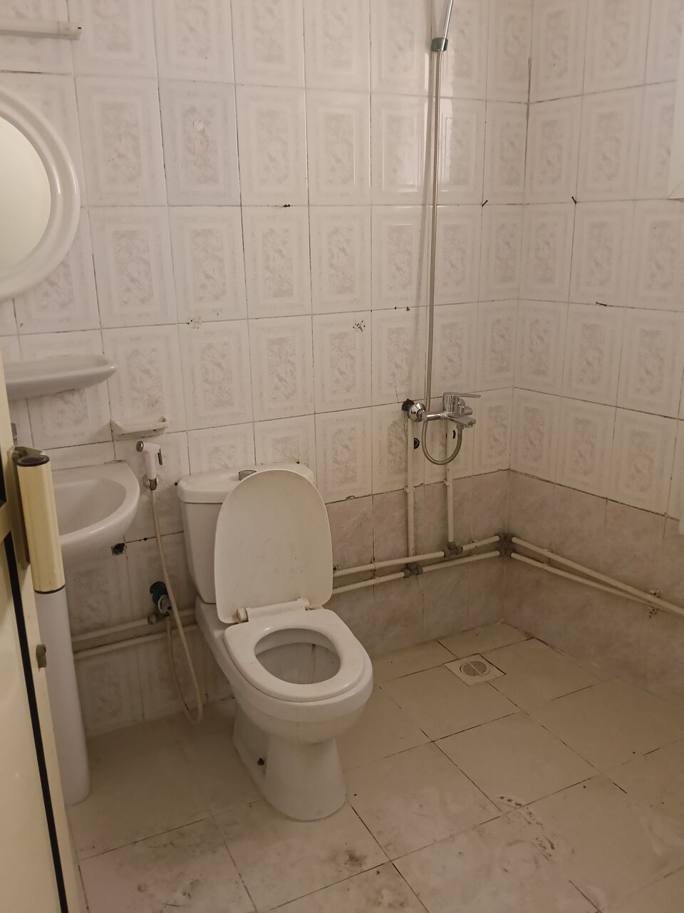 Gudaibiya, Apartments, Flats, Houses & Villas, BHD 150/month,  2 BR,  2 Bedroom Unfurnished Flat For Rent Without Ewa