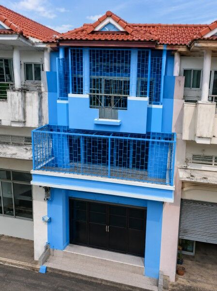 Bangkok, Villas, THB 8998,  18 Sq. Feet,  Kheha Romklao Road 58-66, Commercial Building, 3 Floors, 3 Bedrooms, 2 Bathrooms, Big C