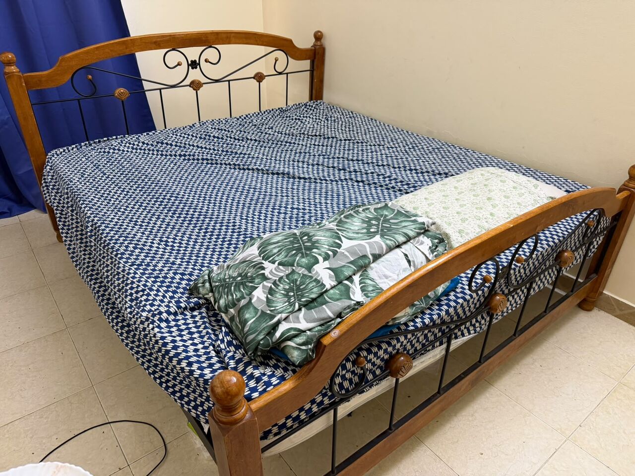 Umm Al Hassam, Furniture, BHD 25,  King Size Bed And Dressing Table