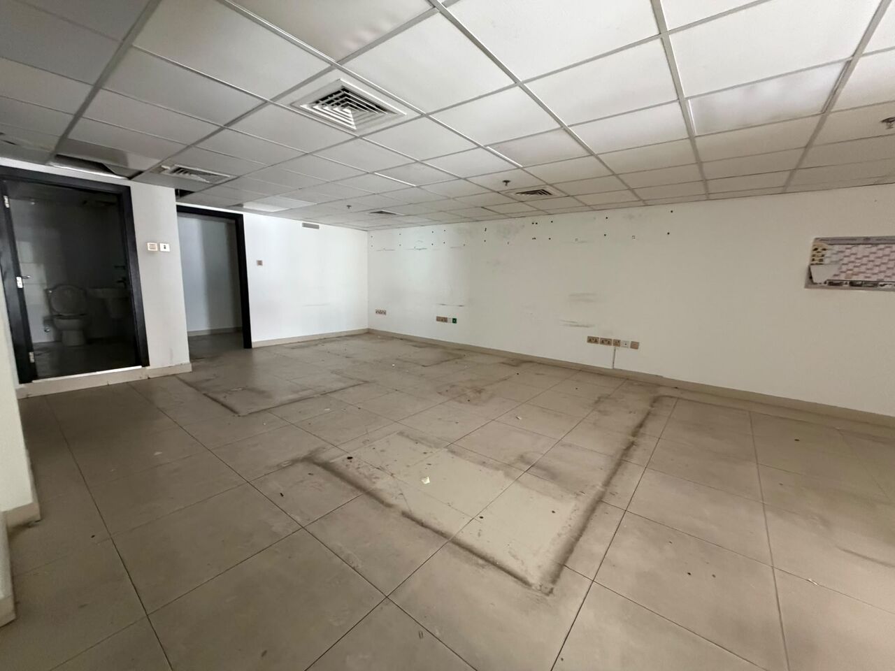 Hoora, Shops, BHD 1000,  500 Sq. Meter,  Big Showroom With Mezzanine Floor For Rent In Hoora |