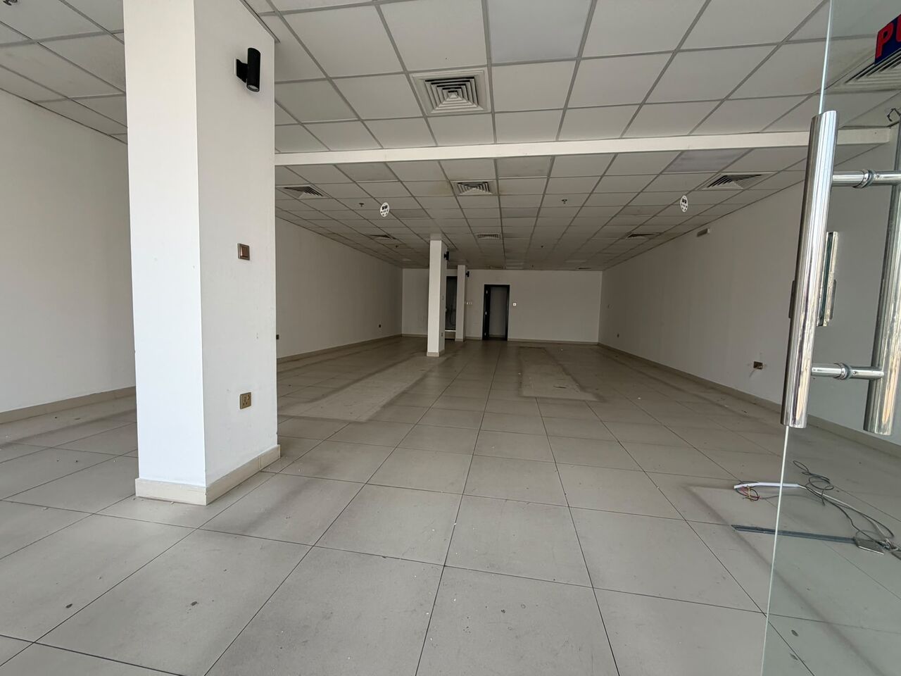 Hoora, Shops, BHD 1000,  500 Sq. Meter,  Big Showroom With Mezzanine Floor For Rent In Hoora |