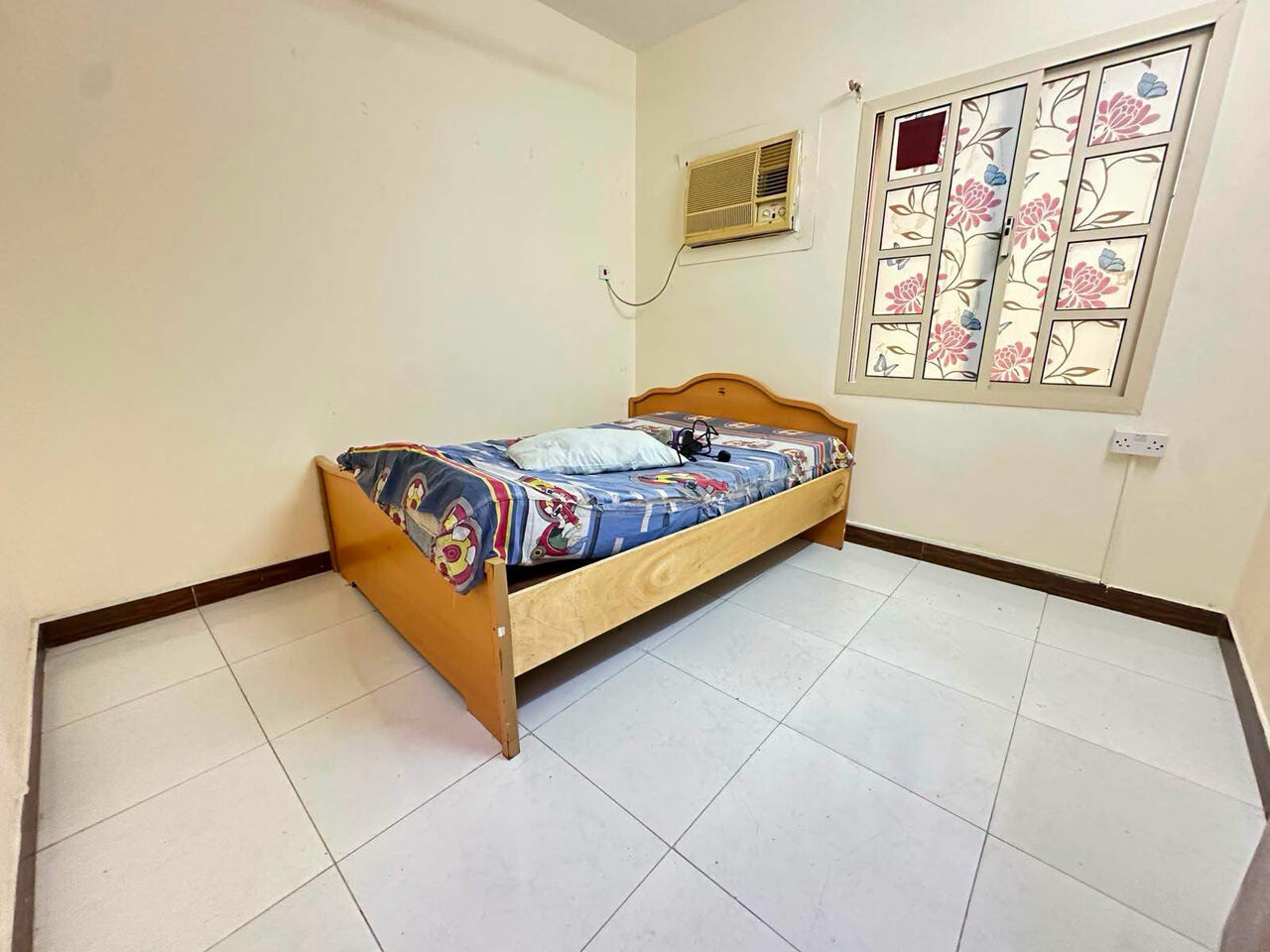 Gudaibiya, Apartments, Flats, Houses & Villas, BHD 250/month,  2 BR,  Gudaibiya:- 2BHK Semi-Furnished Flat On Rent With EWA.  Bd 250/- With Ewa.