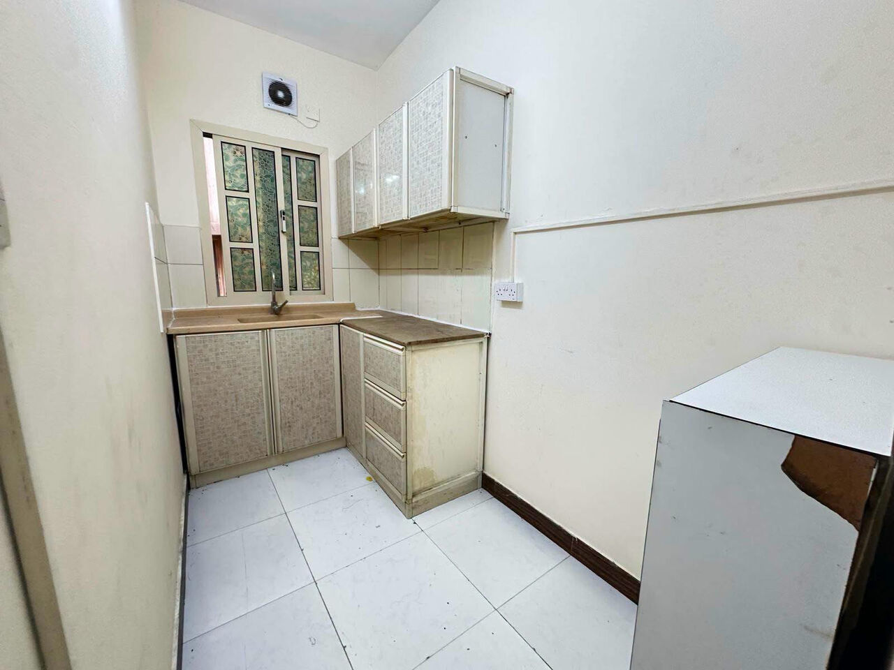 Gudaibiya, Apartments, Flats, Houses & Villas, BHD 250/month,  2 BR,  Gudaibiya:- 2BHK Semi-Furnished Flat On Rent With EWA.  Bd 250/- With Ewa.