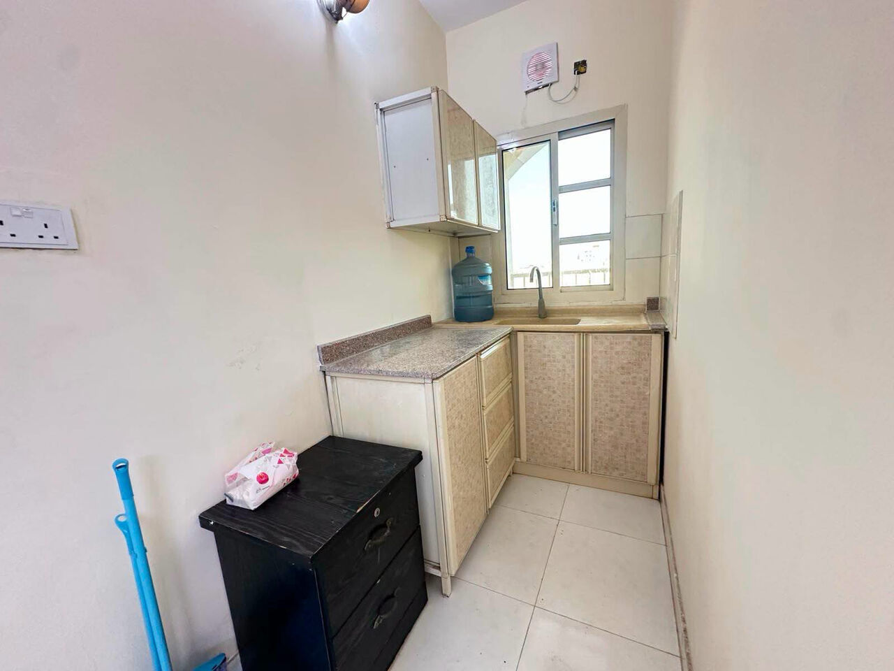 Gudaibiya, Apartments, Flats, Houses & Villas, BHD 250/month,  2 BR,  Gudaibiya:- 2BHK Unfurnished Flat On Rent With A/Cs.  Bd 250/- With Ewa.