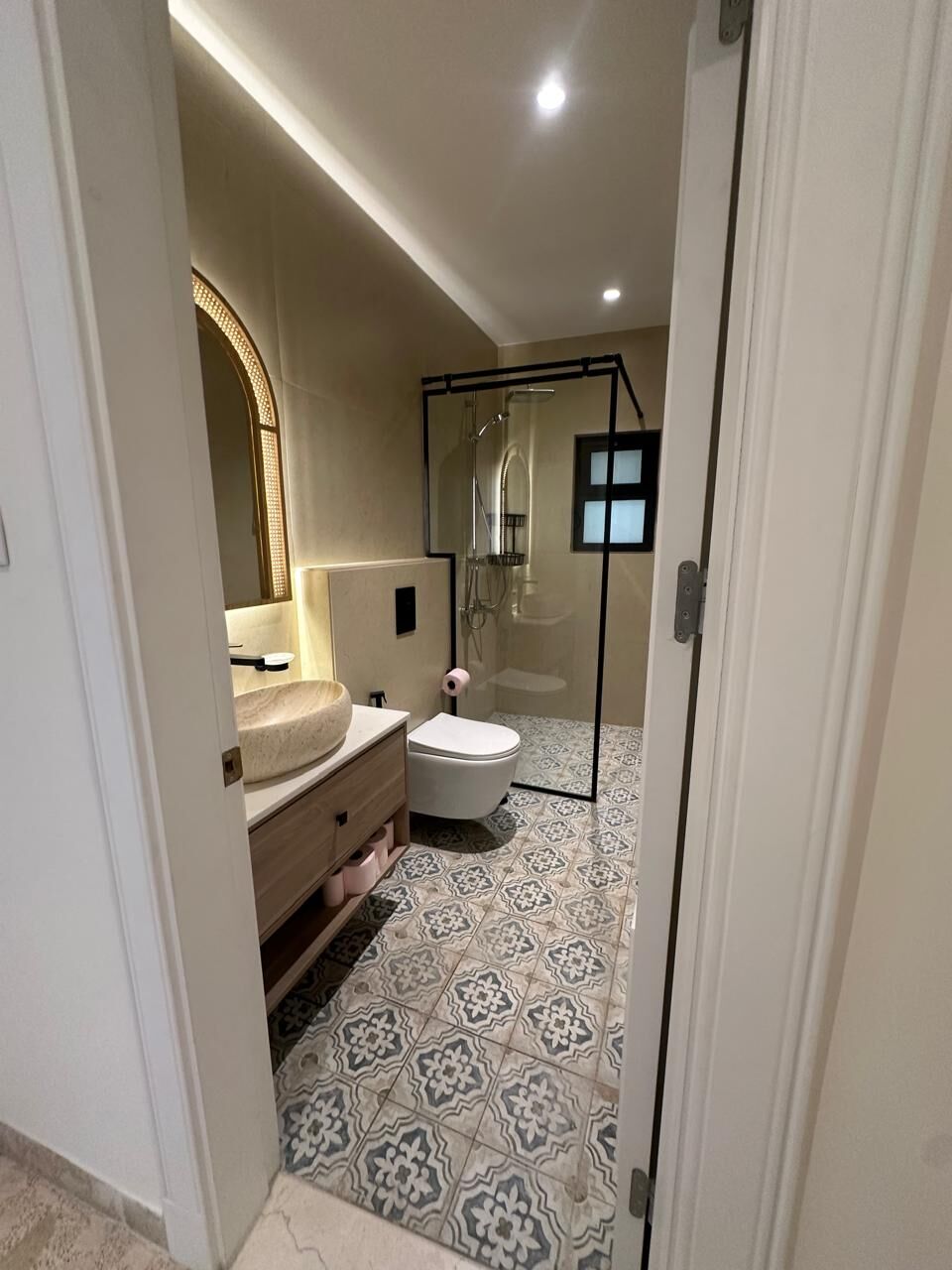 Amman, Apartments, Flats, Houses & Villas, JOD 24000/year,  Furnished,  3 BR,  Live Above The City. Live In The Heart Of It.