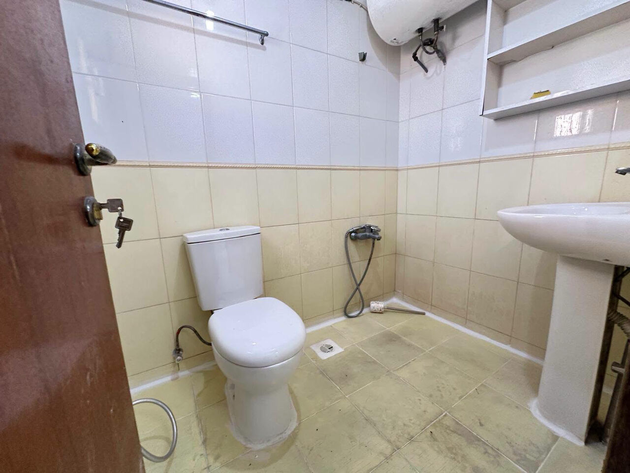 Gudaibiya, Apartments, Flats, Houses & Villas, BHD 350/month,  3 BR,  Gudaibiya:- Rooftop 3BHK Unfurnished Flat On Rent With A/Cs.  Bd 350/- With Unlimited Ewa