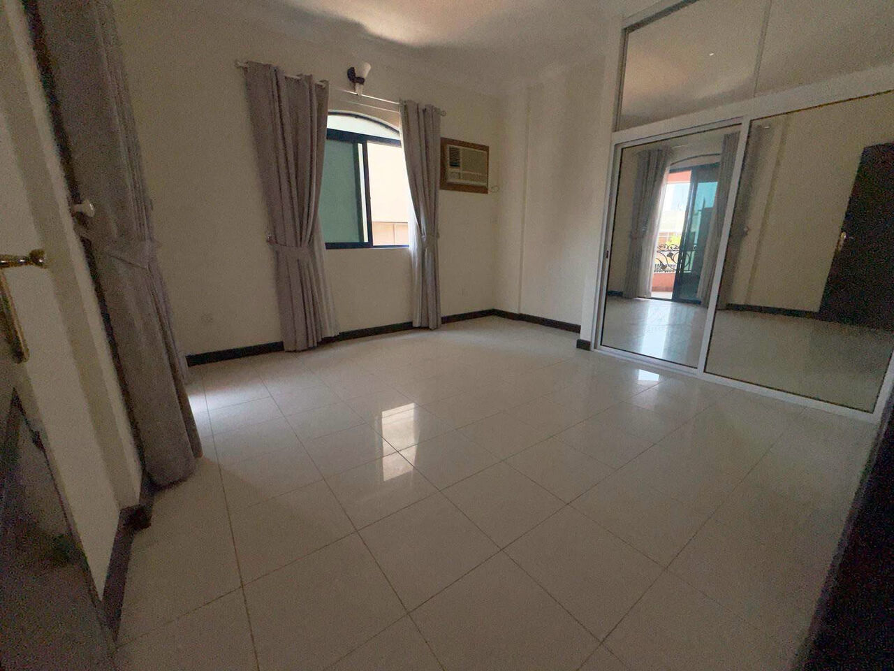 Adliya, Apartments, Flats, Houses & Villas, BHD 350/month,  3 BR,  🏡 Adliya – Spacious 3BHK Semi-Furnished Flat For Rent  💰 Rent: BD 350/- ⚡ EWA: BD 30/-