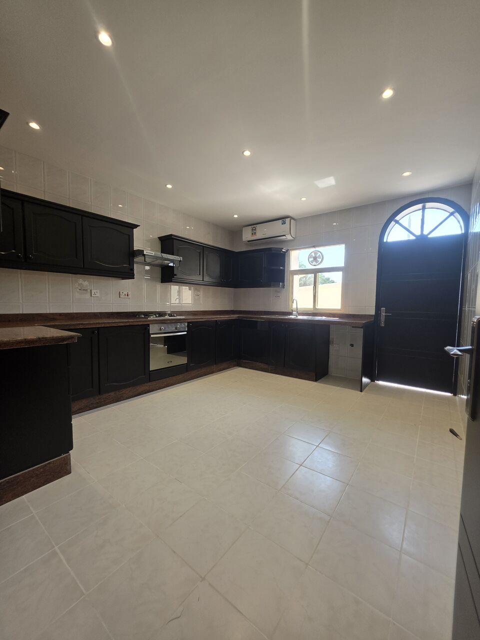 Zinj, Villas, BHD 600,  @2BATHROOM Hall Kitchen With Electricity Balcony Car Parking Swimming Pool Villa For Rent