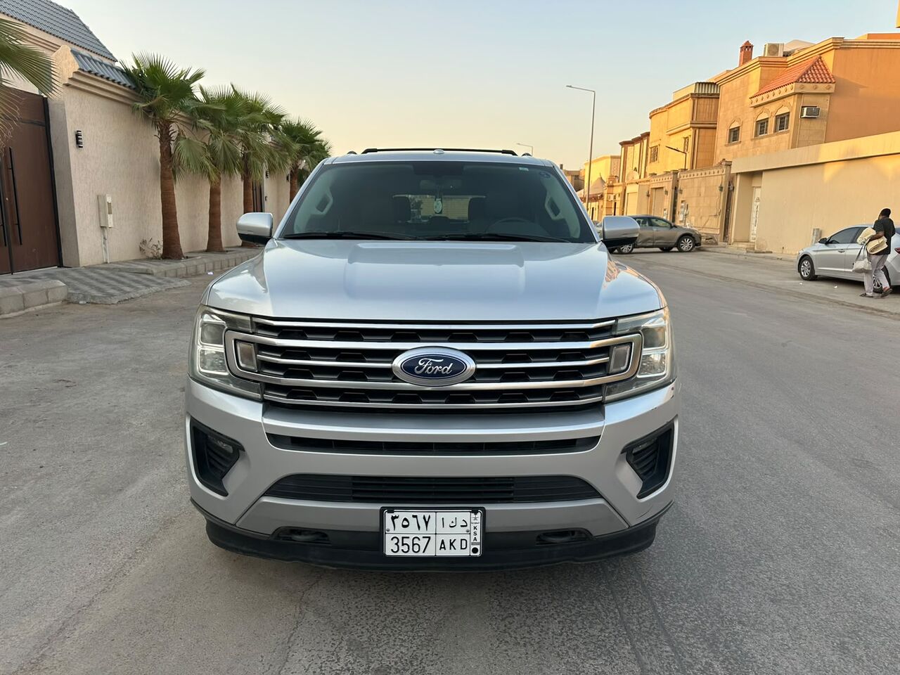 Riyadh, Vehicles, Cars & Trucks , SAR 95000,  Ford Expedition XLT,  2019,  Automatic,  200000 KM,    Edition With Panorama Sunroof N 4x4 Mid Options (2nd Owner) Good