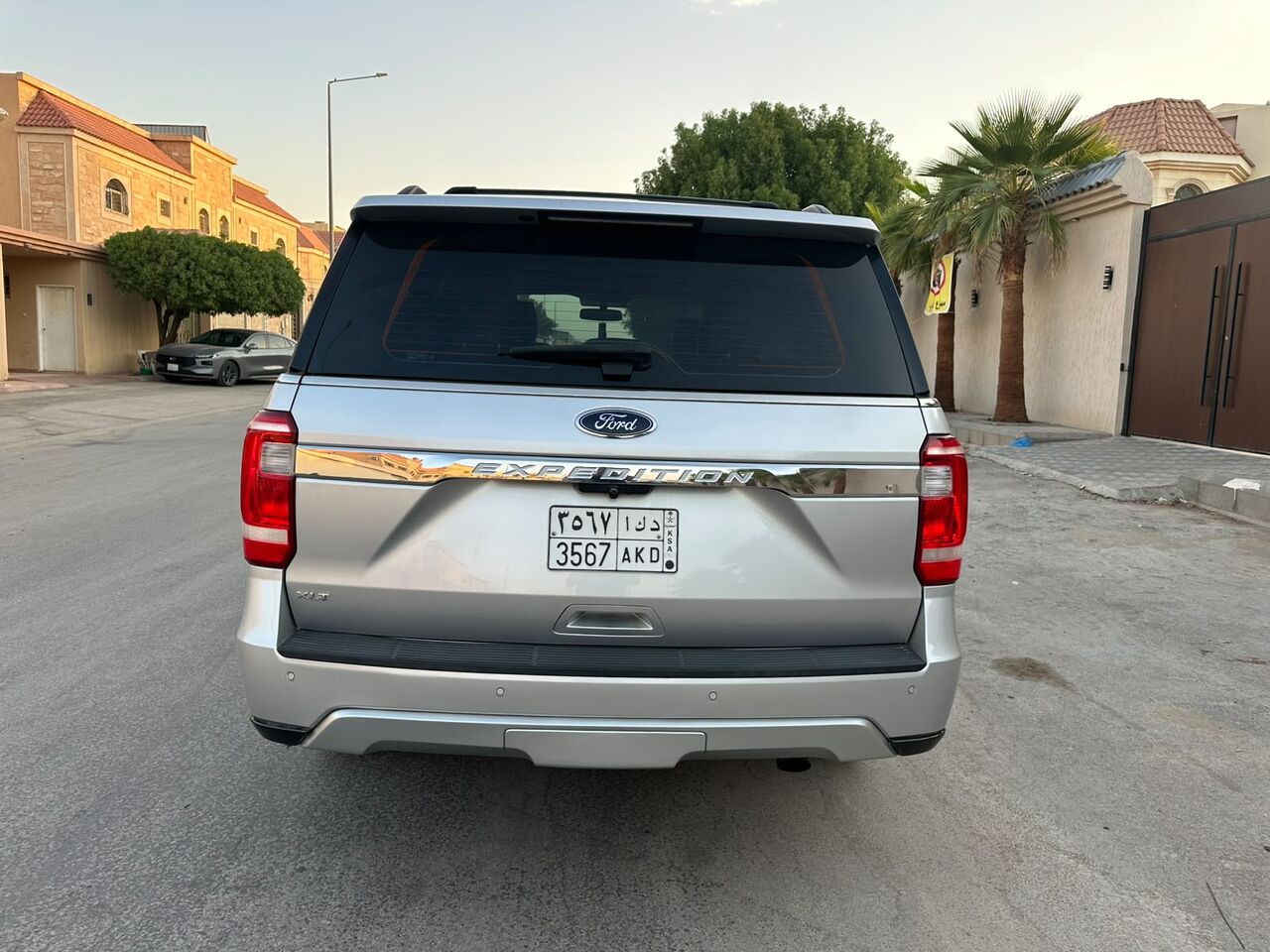 Riyadh, Vehicles, Cars & Trucks , SAR 95000,  Ford Expedition XLT,  2019,  Automatic,  200000 KM,    Edition With Panorama Sunroof N 4x4 Mid Options (2nd Owner) Good
