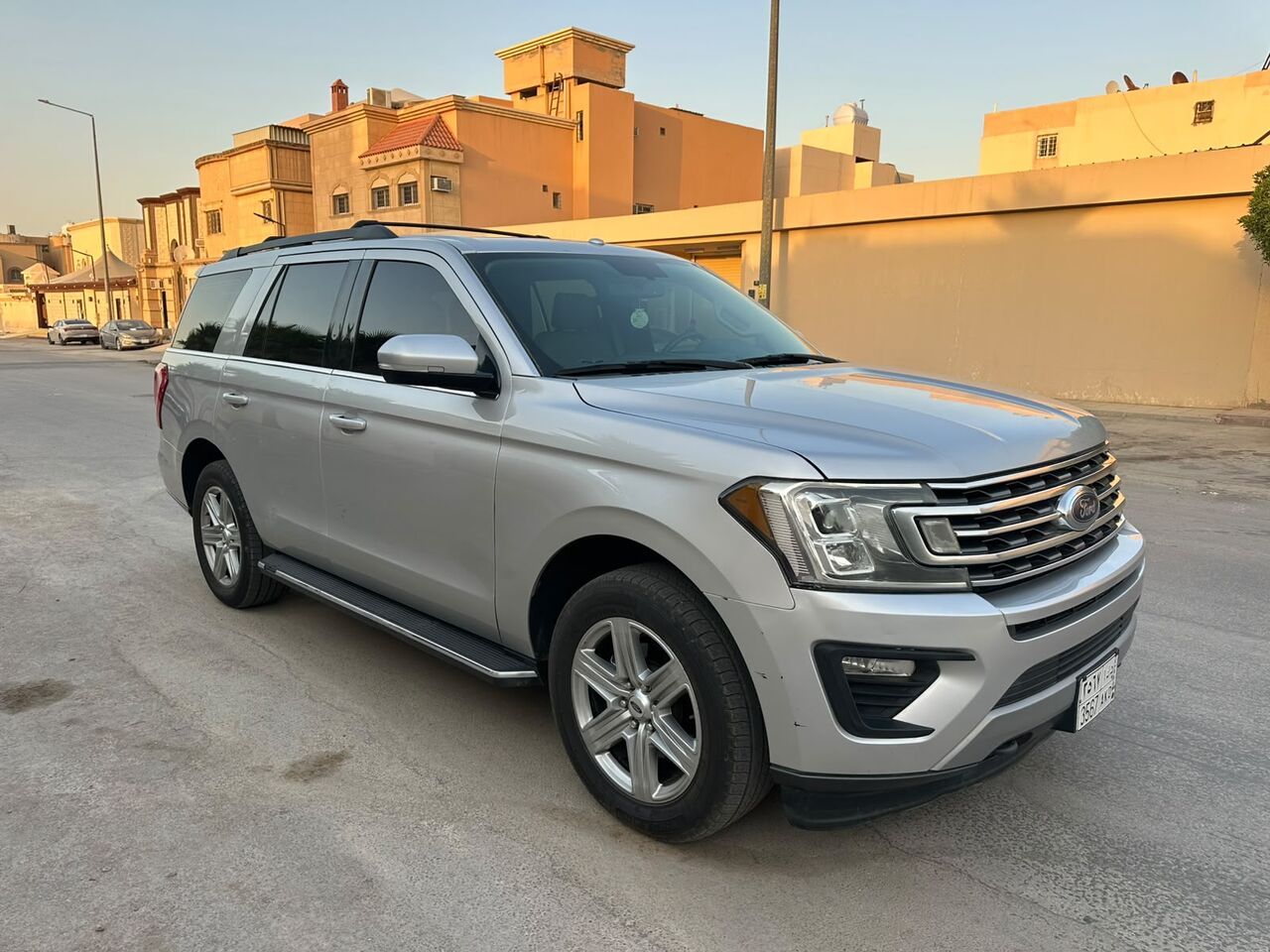 Riyadh, Vehicles, Cars & Trucks , SAR 95000,  Ford Expedition XLT,  2019,  Automatic,  200000 KM,    Edition With Panorama Sunroof N 4x4 Mid Options (2nd Owner) Good