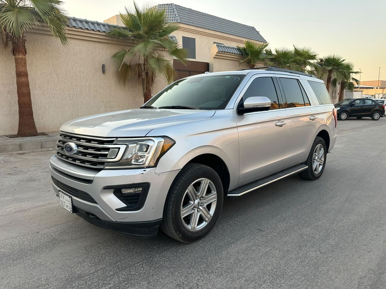 Riyadh, Vehicles, Cars & Trucks , SAR 95000,  Ford Expedition XLT,  2019,  Automatic,  200000 KM,    Edition With Panorama Sunroof N 4x4 Mid Options (2nd Owner) Good