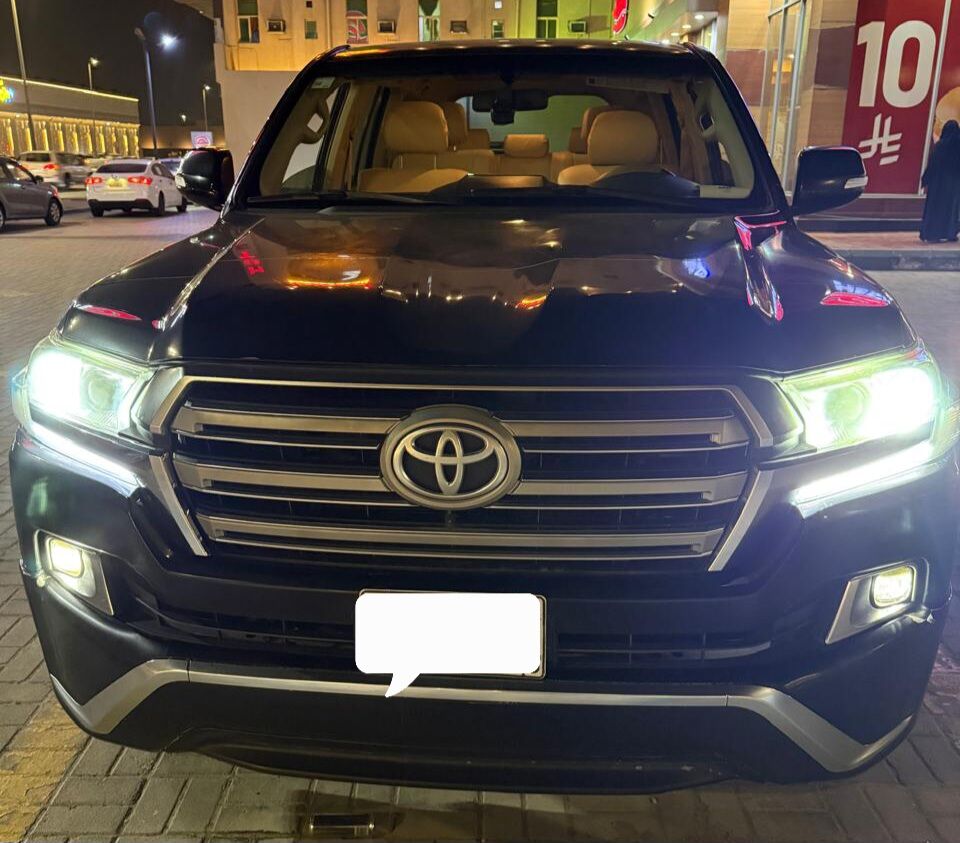 Riyadh, Vehicles, Cars & Trucks , SAR 145000,  Toyota Land Cruiser GXR 1 Diesel V8,  2020,  Automatic,  352000 KM,   &ndash;  &ndash; Excellent Condition Price: SAR 145,000