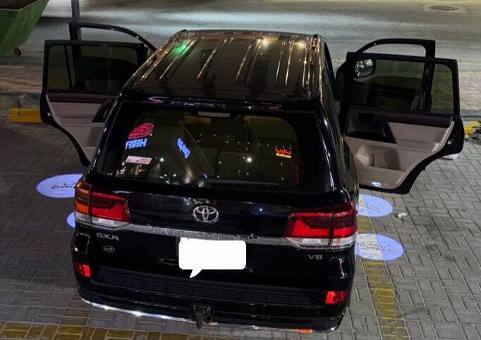 Riyadh, Vehicles, Cars & Trucks , SAR 145000,  Toyota Land Cruiser GXR 1 Diesel V8,  2020,  Automatic,  352000 KM,   &ndash;  &ndash; Excellent Condition Price: SAR 145,000