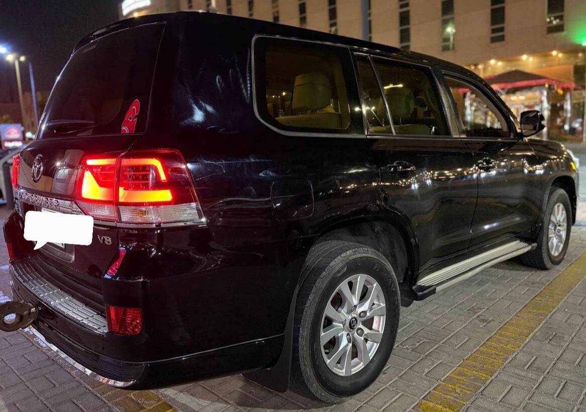 Riyadh, Vehicles, Cars & Trucks , SAR 145000,  Toyota Land Cruiser GXR 1 Diesel V8,  2020,  Automatic,  352000 KM,   &ndash;  &ndash; Excellent Condition Price: SAR 145,000