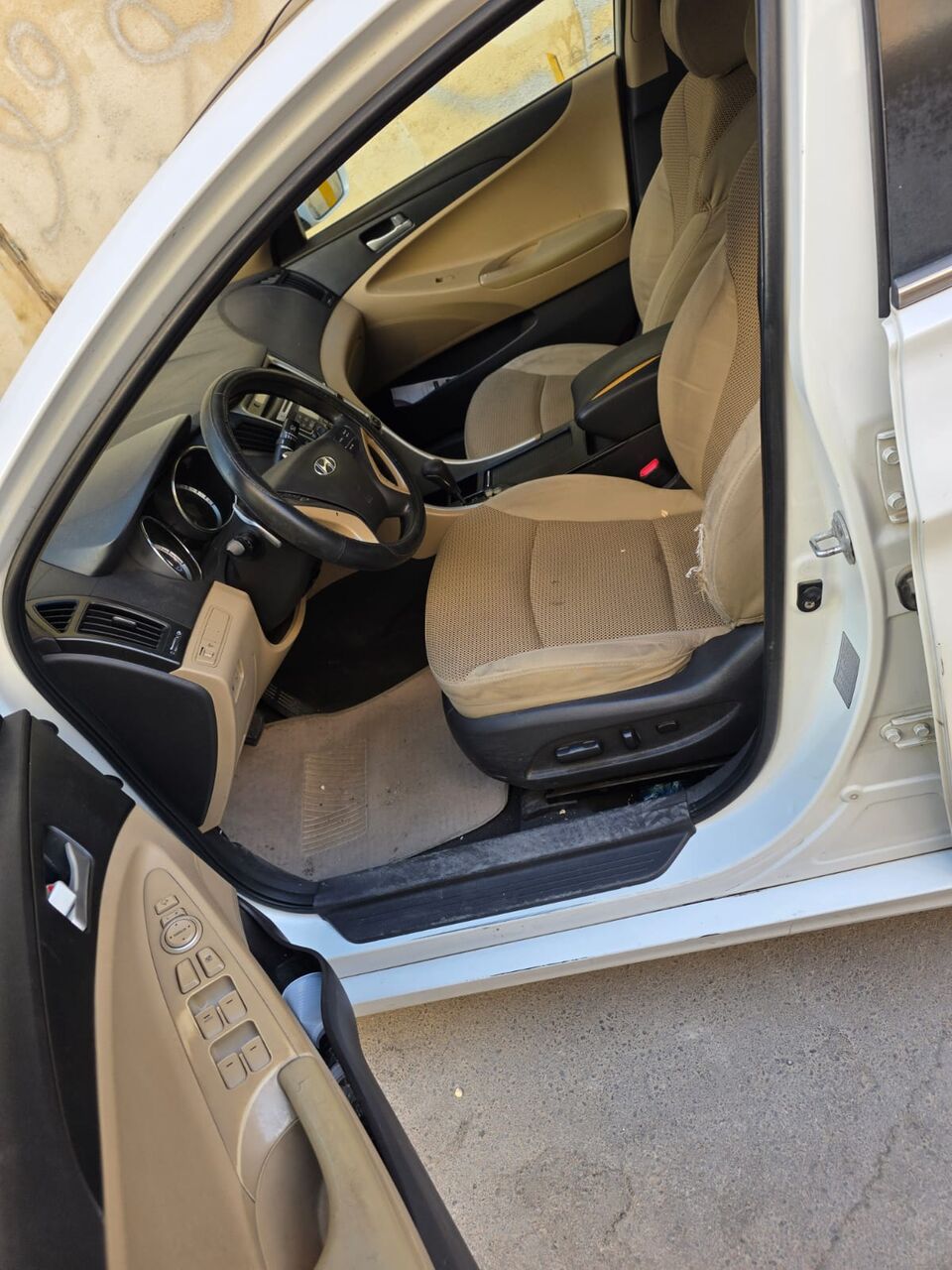 Riyadh, Vehicles, Cars & Trucks , SAR 26500,  2011,  2011,  Automatic,  455000 KM,  Need To Sale Sonata  With Sun Roof
