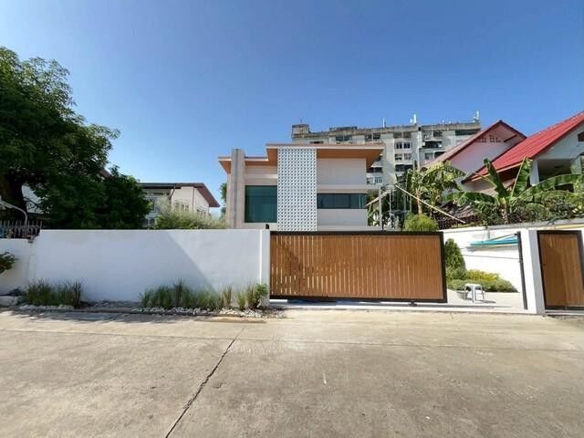 Bangkok, Real Estate For Sale, THB 18500000,  4 BR,  100 Sq. Feet,  HS 2003 House For Sale, Lat Phrao Area, Chok Chai 4, Soi 36, Nakniwat, Lat Phrao-Wang