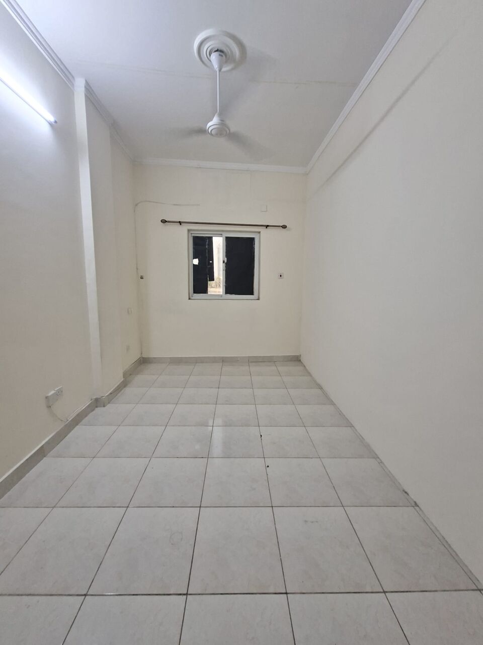 Manama, Apartments, Flats, Houses & Villas, BHD 160/month,  1 BR,  Semi Furnished 1 Bedroom Specious Flat For Rent In Manama ( Including Electricity)